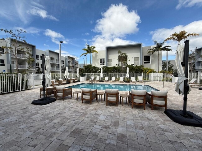 Photo - 610 NE 2nd St Unidad 205