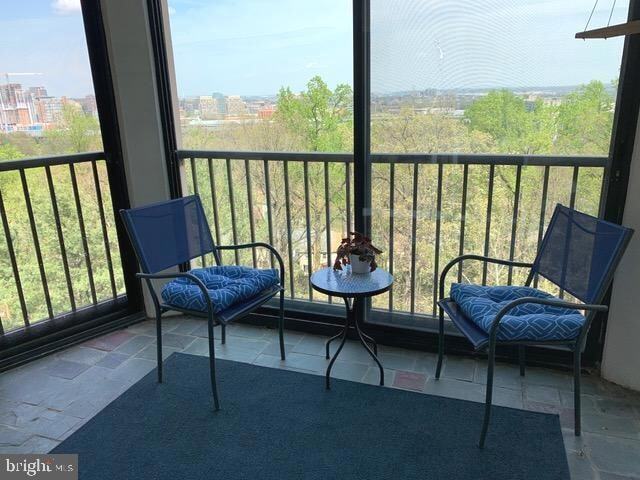 Photo - 5903 Mt Eagle Dr Unidad 802