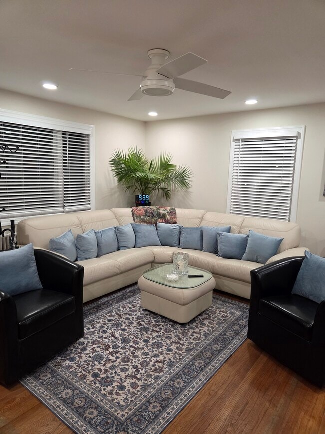 living room - 240 7th Ave Unit 1