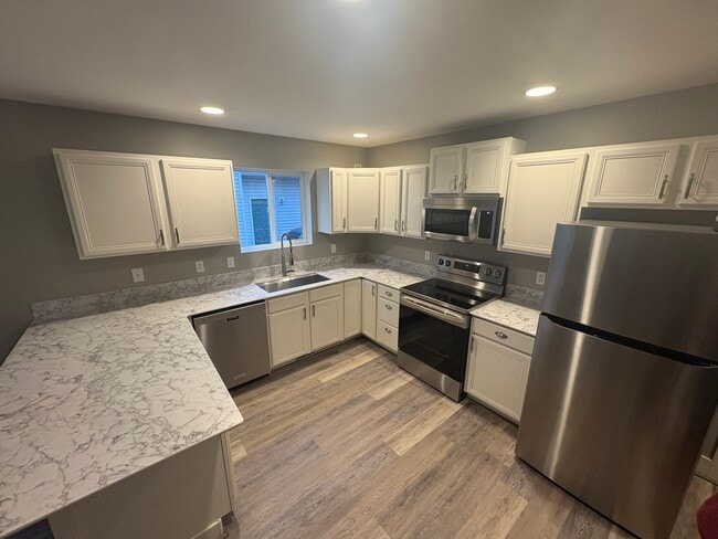 Building Photo - 463 Aspen Ct