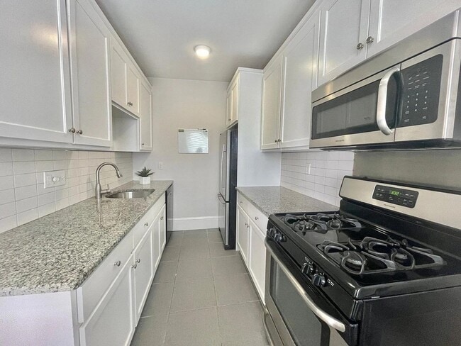 Building Photo - 616 Massachusetts Ave Unit 3