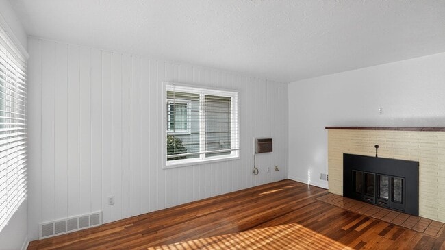 Photo - 1155 18th St NE