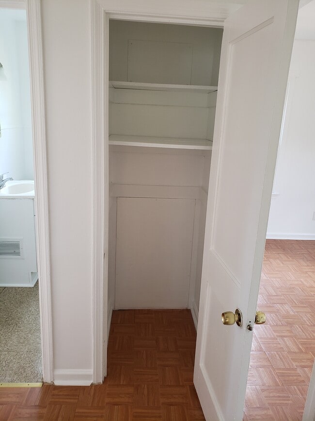 Building Photo - 651 Plater St Rental