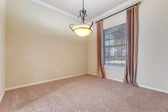 Photo - 305 Parkhurst Ln