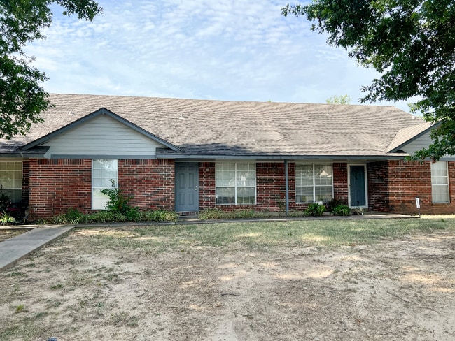 Building Photo - 1221 Jeannie Ln Rental