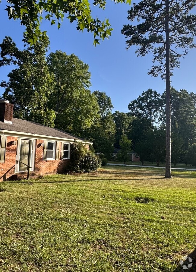 Building Photo - Unit B, 3327 Robin hood Dr Rental