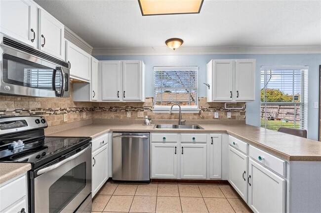 Photo - 220 Wegstrom St