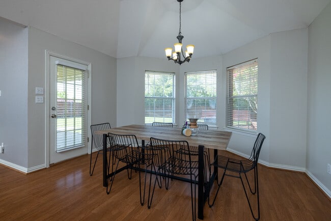 Photo - 2524 Coffey Dr