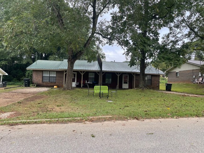 Building Photo - Cozy Duplex with Character in Opelika!