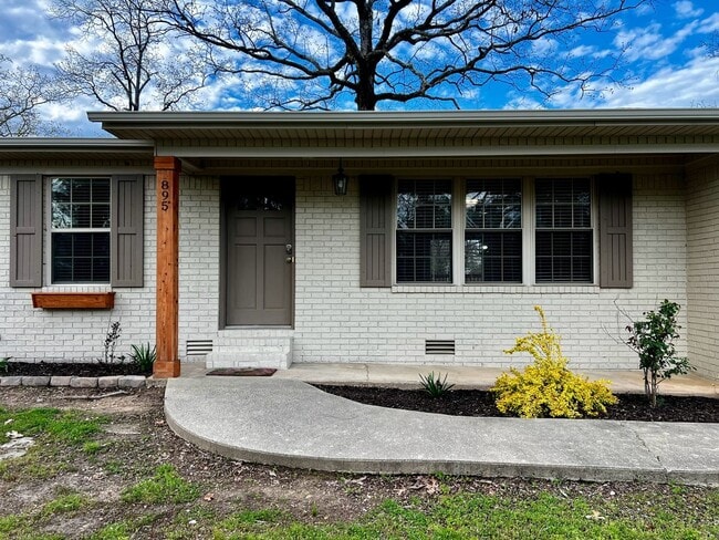 Photo - 895 Marion Anderson Rd