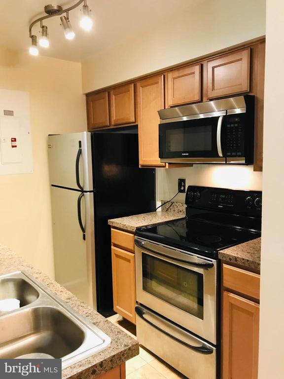 Building Photo - 13069 Shadyside Ln Unit 11-190 Rental