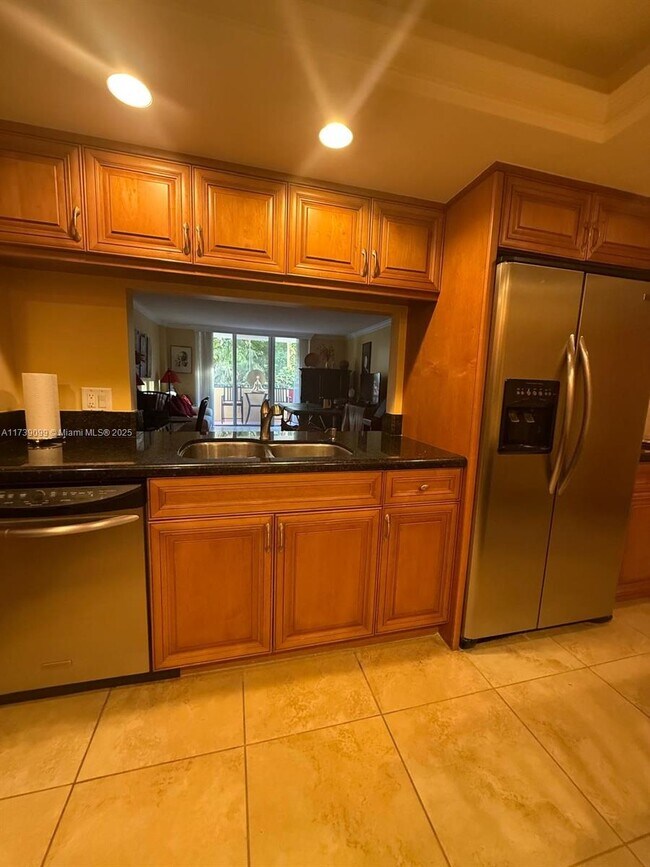 Photo - 1147 Hillsboro Mile Unit 204