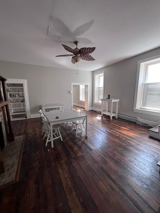 Photo - 398 W Race St