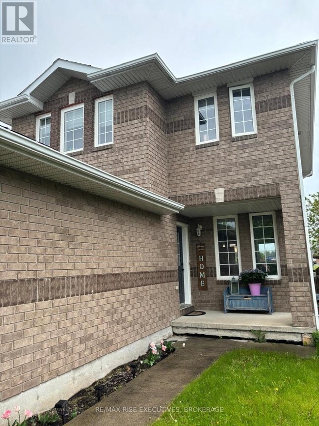 Photo - 1872 Berrywood Crescent