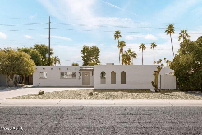 Building Photo - 8301 E Crestwood Way