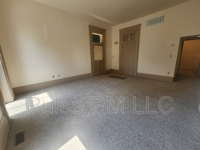 Photo - 112 E 5th St