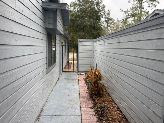 Photo - 3 Bedroom Backing up to San Felasco Hammock