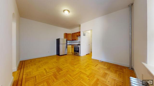 Building Photo - 1 bedroom in SUNNYSIDE NY 11104 Unit 3A Rental