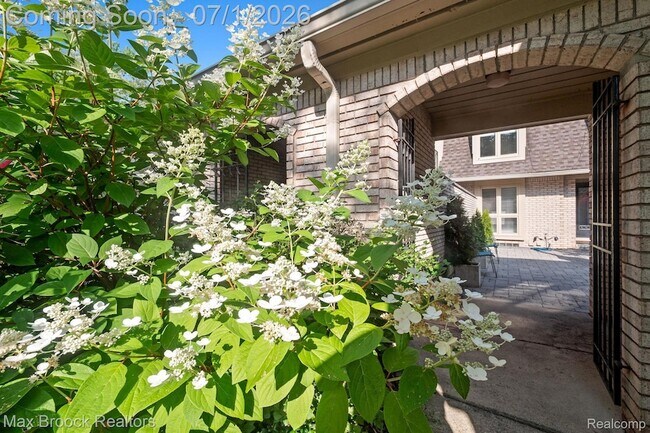 Photo - 1125 Meadowglen Ct