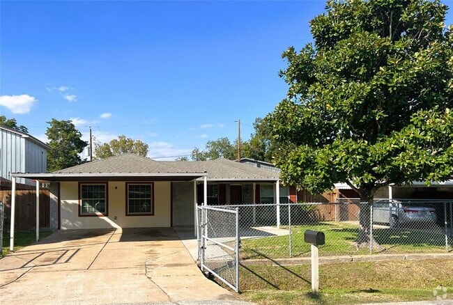 Building Photo - 3515 Castledale Dr Rental