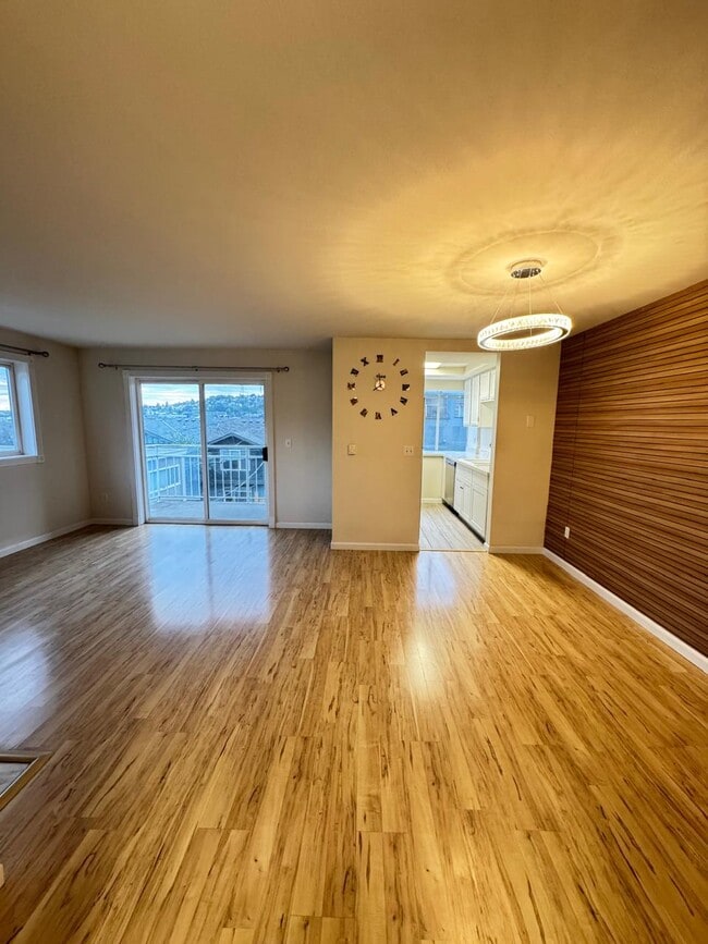 Building Photo - 2017 Eastlake Ave E Unit 203