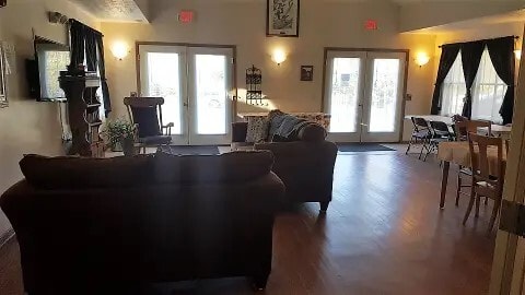 Photo - 679 S Main St