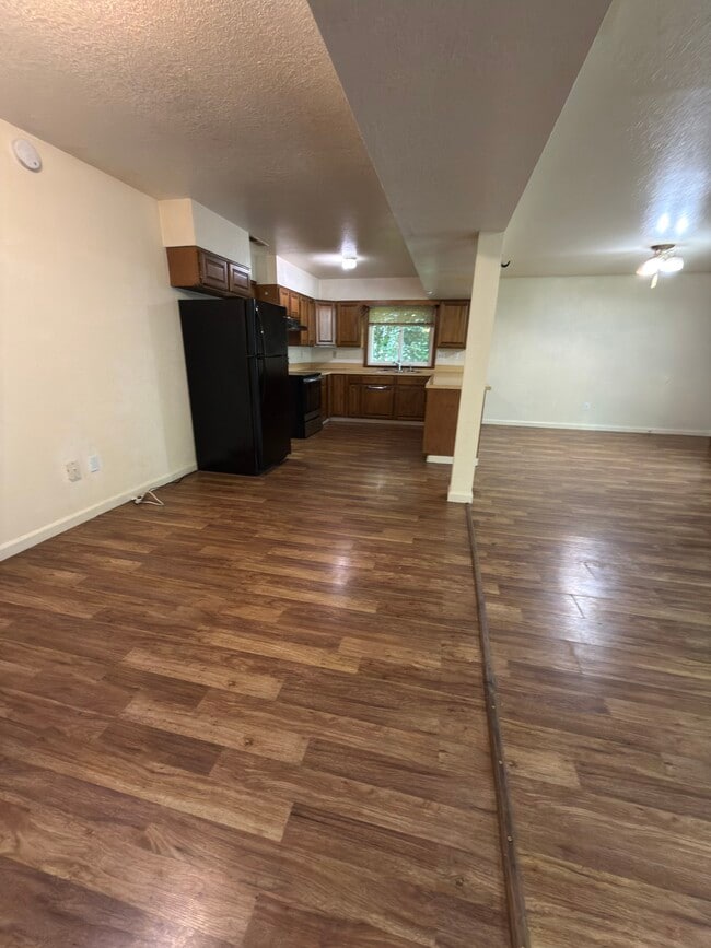 Kitchen / LR Area - 2547 NE Holmes Rd