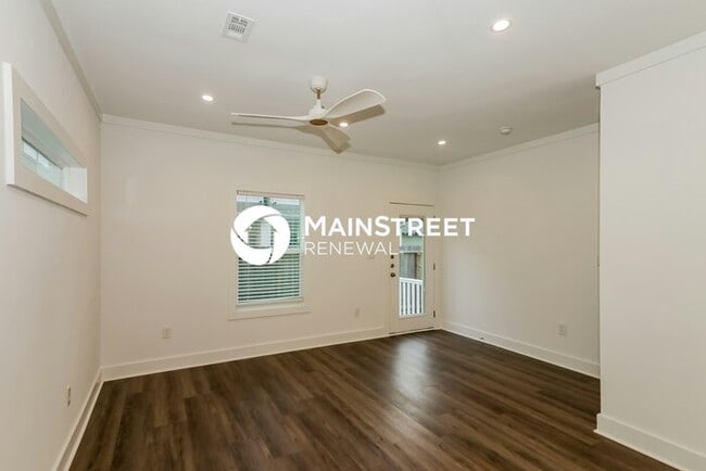 3 Bedroom Pet-Friendly Home in Houston, TX with Main Street Renewal