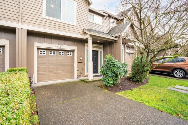 Photo - Beautiful Townhome in the Highly Desirable Oak Hills community!