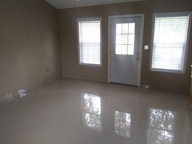 Photo - 1116 Lakeshore Dr