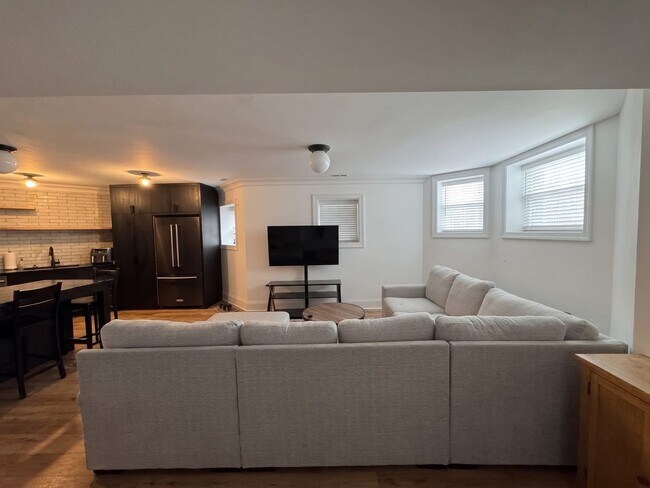 Photo - 1392 Waveland, LLC Unit GDN