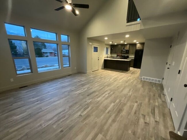 Photo - 5 bdrm 3 1/2 bth Home 2 Car Garage- Dog friendly