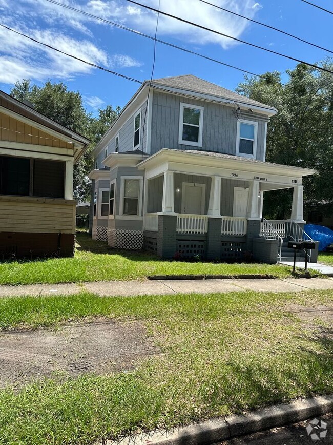 Building Photo - Duplex available off Myrtle total rehab Rental