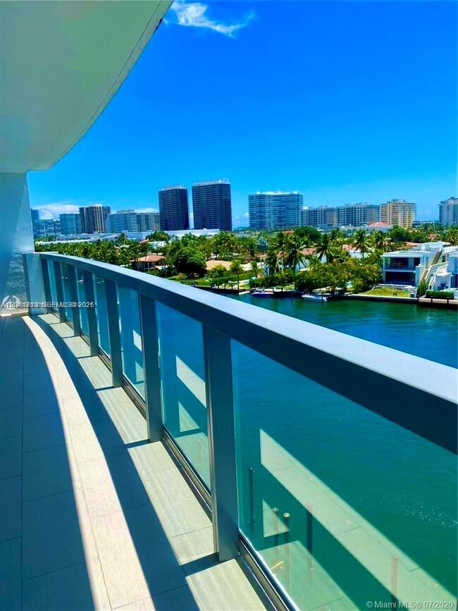 Building Photo - 9261 E Bay Harbor Dr Unit 302