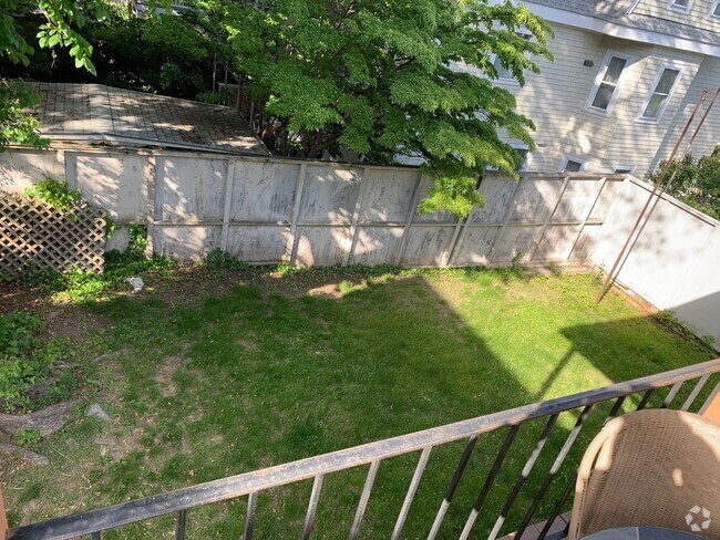 Building Photo - Central Location, In-Unit Washer and Dryer... Rental
