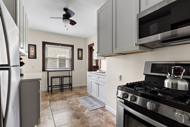 Photo - 935-937 Marshall Avenue Unit 935