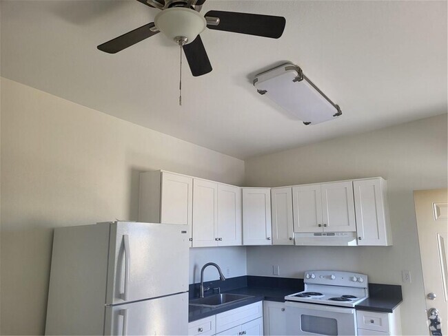 Building Photo - 2055 Las Vegas Blvd N Unit 3 Rental