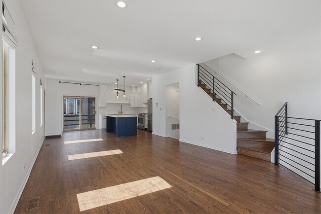 Photo - 448 N Carpenter St