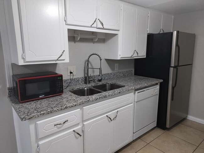 Photo - 2 Bedroom 1.5 Bathroom Townhouse in Norman with granite countertops and central heat and air Unit #134