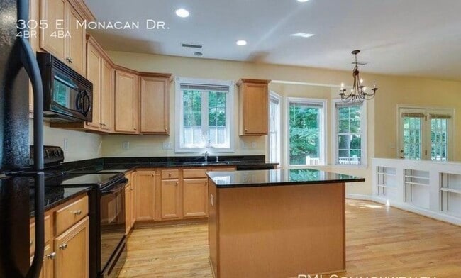 Photo - 305 E Monacan Dr