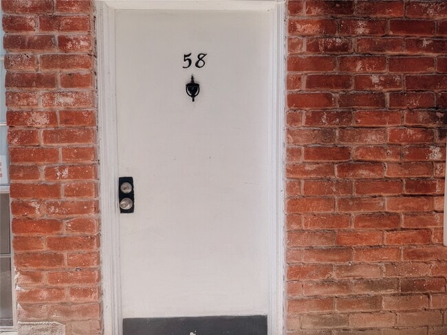 Building Photo - 9201 Clarewood Dr Unit 58