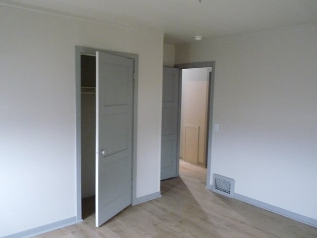 Photo - 1427 Jadwin ave Townhome