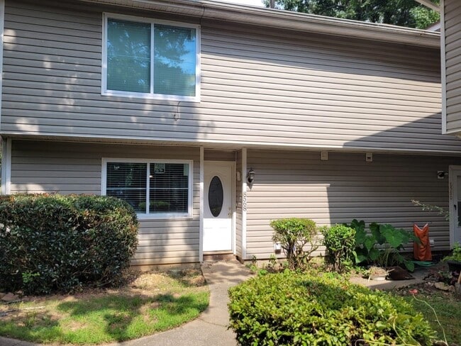Building Photo - 8568 Creekwood Way Rental