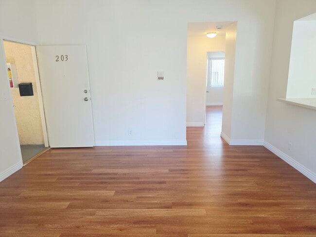 Photo - 437 E Cedar Ave Unidad 203