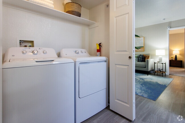2BD, 2BA - 911SF - Laundry