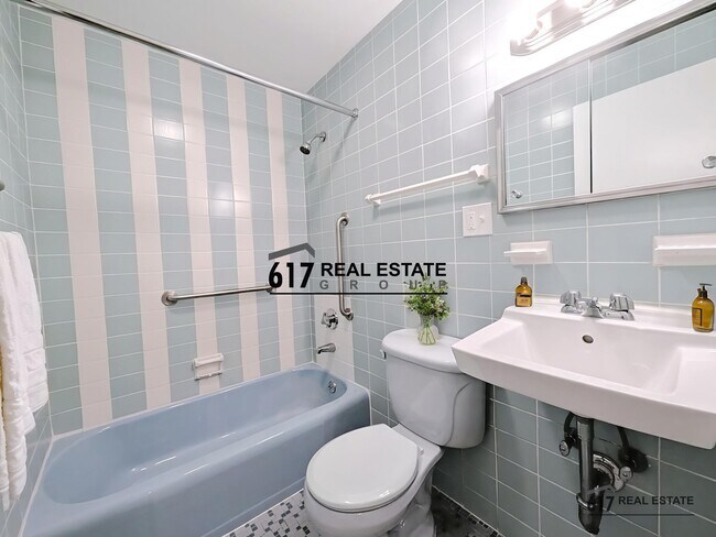 Photo - 2018 Commonwealth Ave Unidad 31