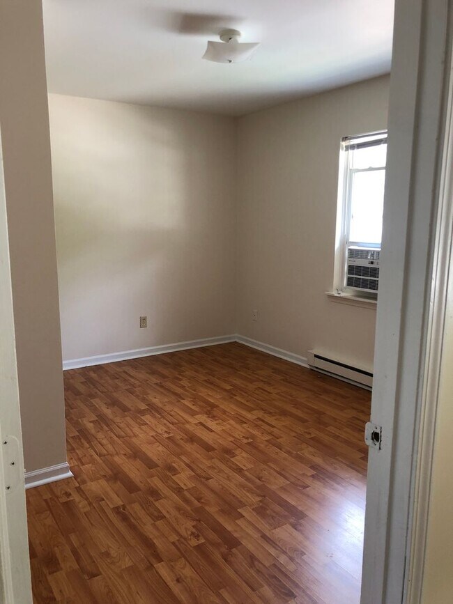 Photo - 3011-MF2-E5 Unit B