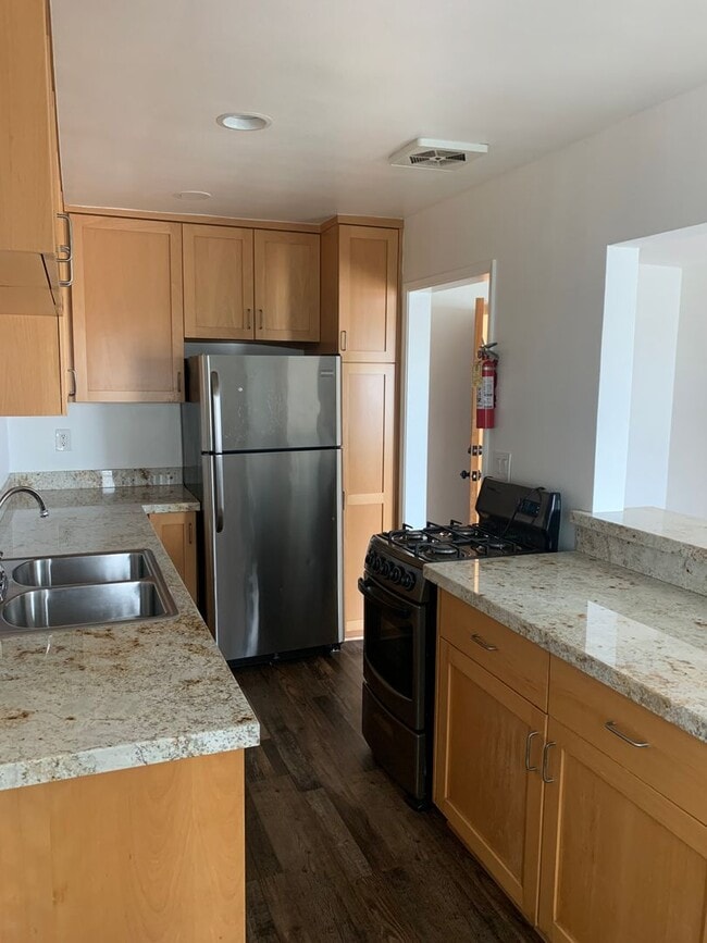 Building Photo - Live Your Best Life in the Heart of Hillcr... Unit 45 Rental