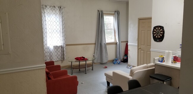 Building Photo - 1105 Glenfield Rd Unit 2 Rental