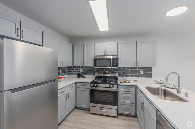 2BR, 2BA - 897SF - Kitchen - Vida Las Vegas